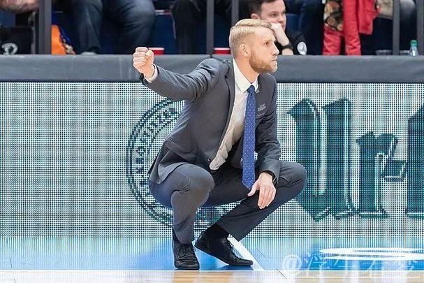 詹金斯与灰熊分手,伊萨洛接任临时主教练 詹金斯与灰熊分手,伊萨洛接任临时主教练