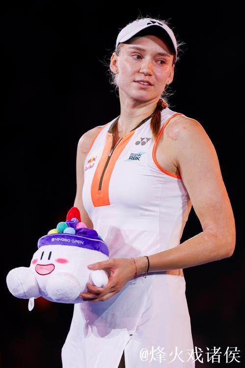 2025宁波网球公开赛：莱巴金娜夺得女单冠军